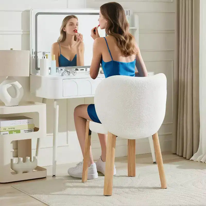 Jolie chaise de coiffeuse avec dossier en forme de cœur, tabouret de maquillage moderne en tissu Teddy pour coiffeuse, bureau, chambre, salle à manger et salon
