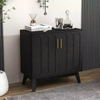 Un buffet encastré de style moderne du milieu du siècle avec une barre de levage réglable et des pieds en bois massif, adapté au salon.