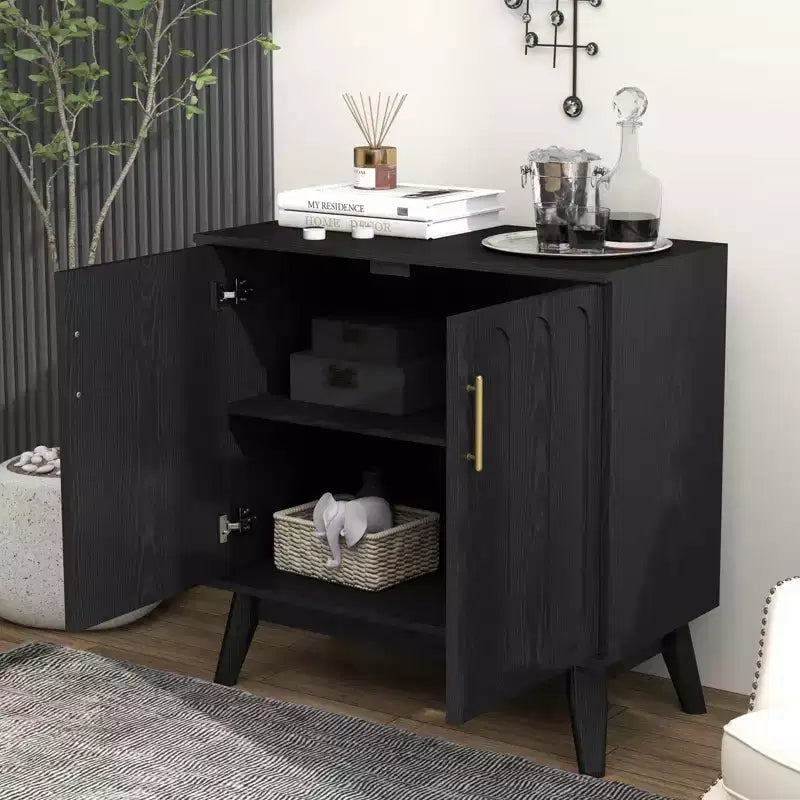 Un buffet encastré de style moderne du milieu du siècle avec une barre de levage réglable et des pieds en bois massif, adapté au salon.
