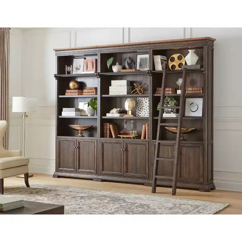 Bibliothèque murale Sonoma de 94 pouces avec échelle en bois, étagères ouvertes, 15 niveaux, quincaillerie en bronze