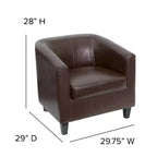 Fauteuil de salon en cuir avec accoudoirs inclinés