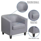 Fauteuil de salon en cuir avec accoudoirs inclinés